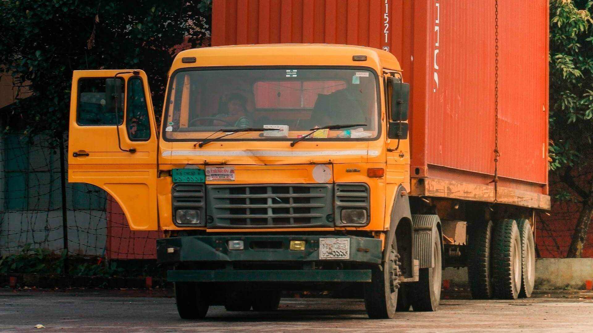 Four Signs Your Prime Mover's Door Skin Needs Attention